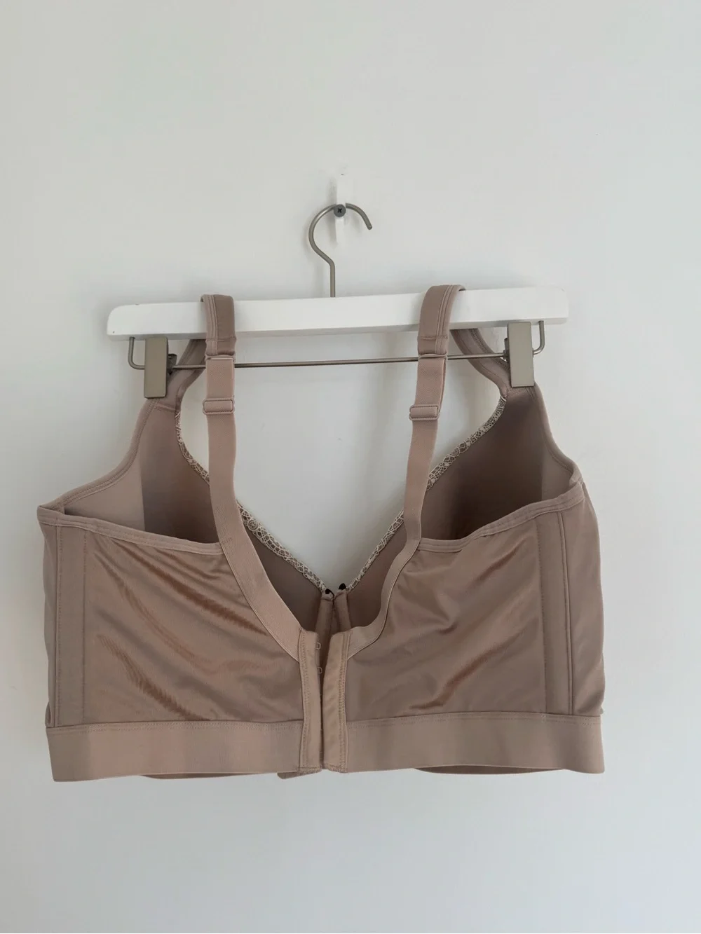 Cacique Taupe Bra with Cream Lace Trim 42G